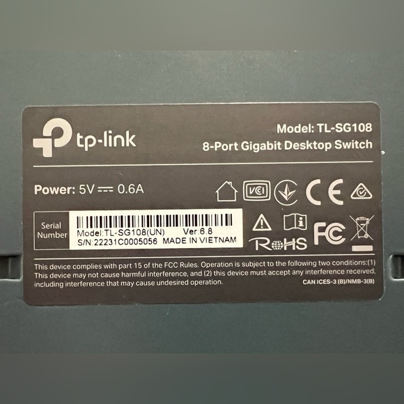TP-Link (TL-SG108) 8-Port Gigabit Desktop Switch Unmanaged w/ Adapter Tested - Picture 4 of 5